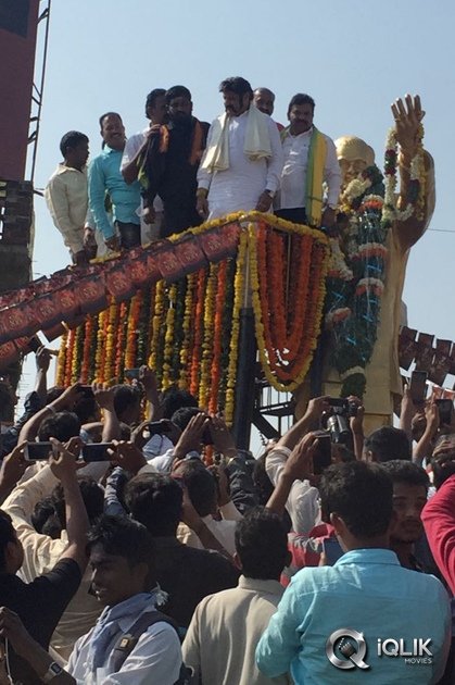 Gautamiputra-Satakarni-Team-at-Karimnagar